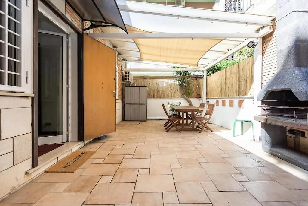 Apartment Trilocale Con Patio Esterno Lido di Ostia Italy