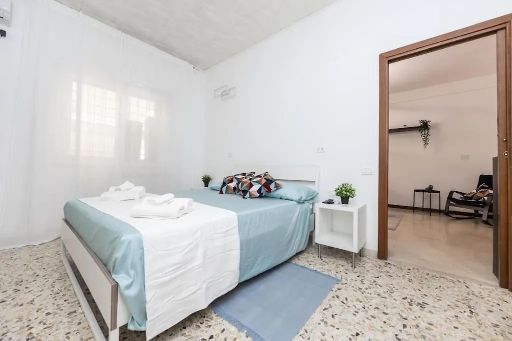 Apartment Trilocale Con Patio Esterno Lido di Ostia Italy