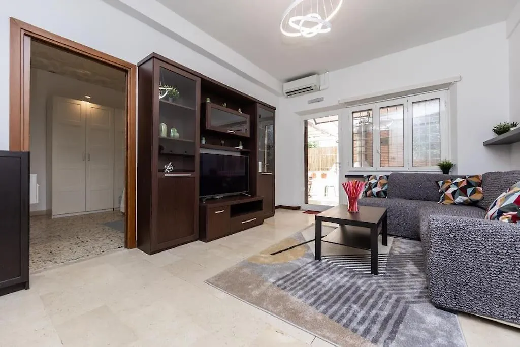 Apartment Trilocale Con Patio Esterno Lido di Ostia