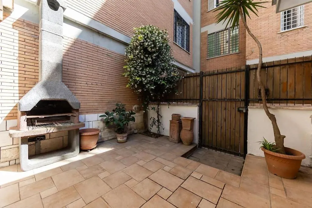 Apartment Trilocale Con Patio Esterno Lido di Ostia