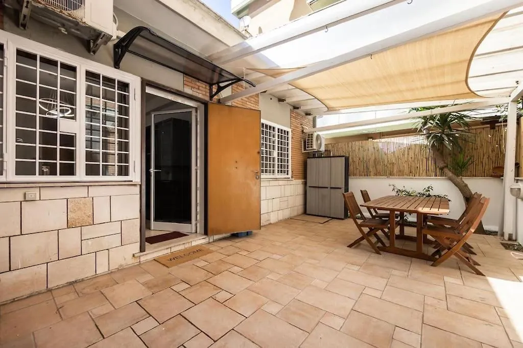 Trilocale Con Patio Esterno Lido di Ostia Apartment